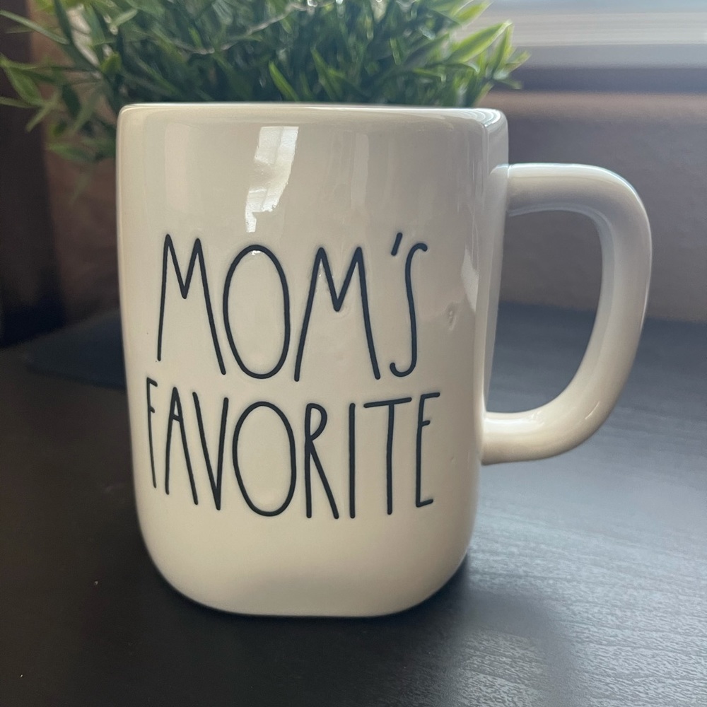 Rae Dunn Mom’s Favorite Mug